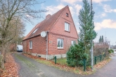 Straßenansicht Haus Nr. 120 - Zwei Zweifamilienhäuser in zentraler Lage von Maschen-Heide