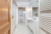 Badezimmer - Haus mit kleiner Halle
