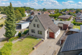 Vorderansicht - Haus mit kleiner Halle