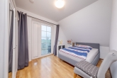 Schlafzimmer mit Balkonzugang - Freie Dachgeschosswohnung mit Traumausblick ins Grüne!