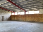 Remise - Lagerhallen oder Produktionshallen mit großen Sektionaltoren, Freiluftschirm