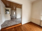 Schöne Türen - Denkmalcharme und Loftflair: Villa mit ehemaliger Werkstatt