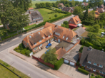 Vogelperspektive von rechts - Ca. 350 m² Wohnfläche. Faktor 12. Interessant?