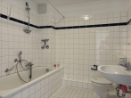 Badezimmer - Großzügige Stadtwohnung!
