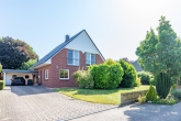 Eingangsbereich und Carport + Abstellraum - Neuwertiges Einfamilienhaus