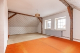 Zimmer im Dachgeschoss - Ein Haus mit Geschichte und Zukunft!