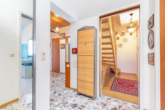 Eingangsbereich mit Treppenaufgang - Einfamilienhaus in ruhiger Lage
