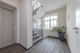 Treppenhaus 1. OG - Büroräume in modernem Geschäftshaus!