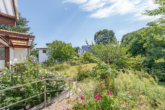 Blick in den Garten - Zweifamilienhaus – mit Baupotential im Garten