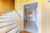 Hauseingangsflur - Zweifamilienhaus – mit Baupotential im Garten