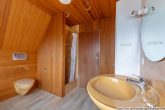 Sympathisches Platzwunder - Bad in Holzoptik