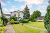 weitläufige Gartenfläche - Pension mit vielseitigem Gestaltungspotenzial