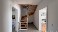 Treppe - Moderne Doppelhaushälfte in Elbdeich-Nähe