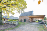 Vorderansicht - Durchdachtes Architektenhaus am Feldrand!