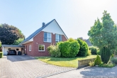 Eingangsbereich und Carport + Abstellraum - Neuwertiges Einfamilienhaus