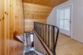 Flur + Treppe DG - Wohnen im Grünen!