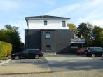 Parkplätze vor dem Haus - Erstklassiges Wohnen in der Großen Gänseweide – modern & mit Dachterrasse!